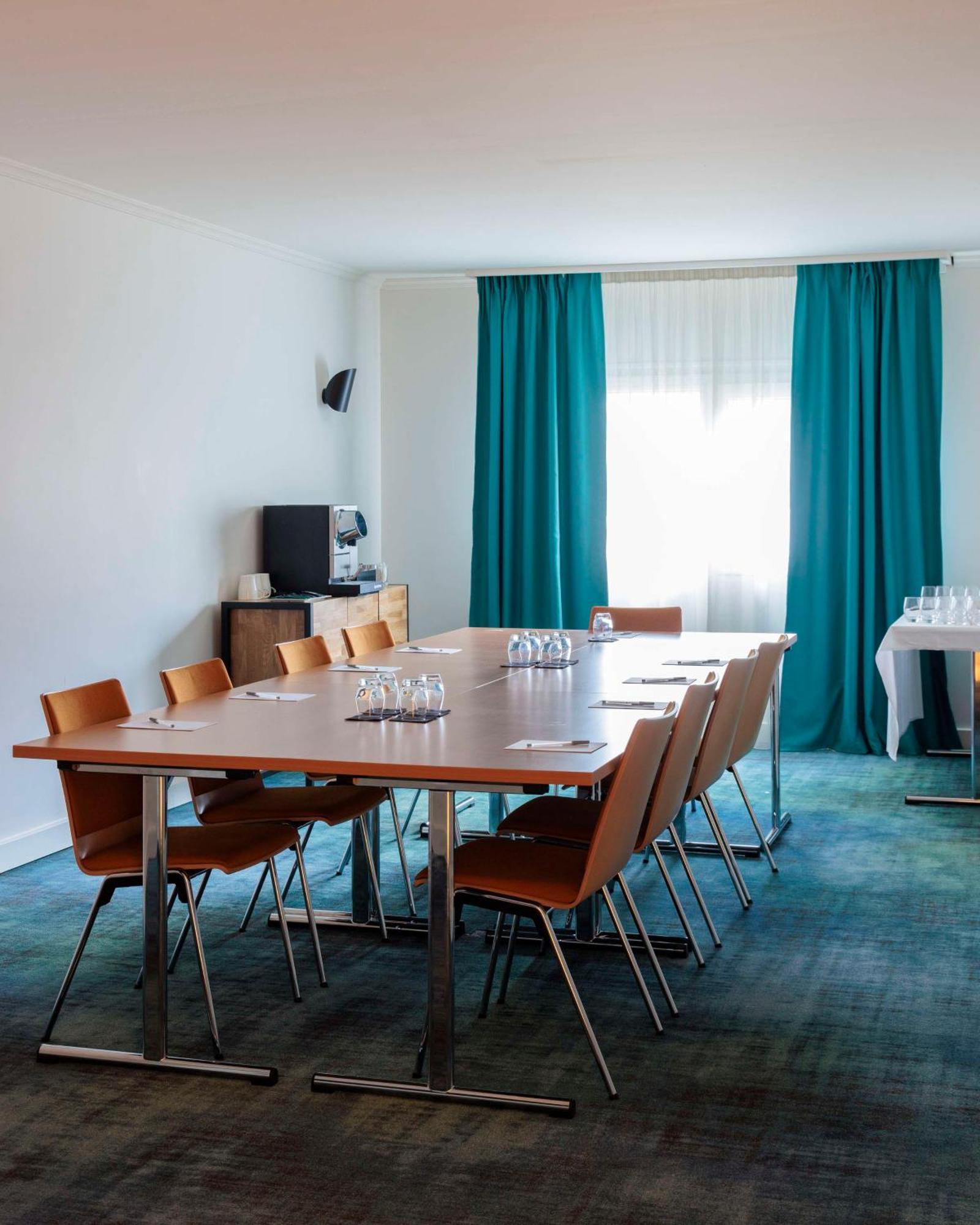 Hilton Garden Inn Marseille Provence Airport Marignane Bagian luar foto
